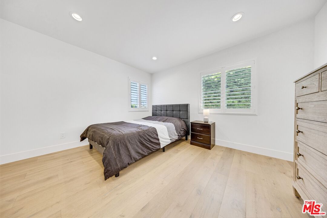 Greenlawn photo 25
