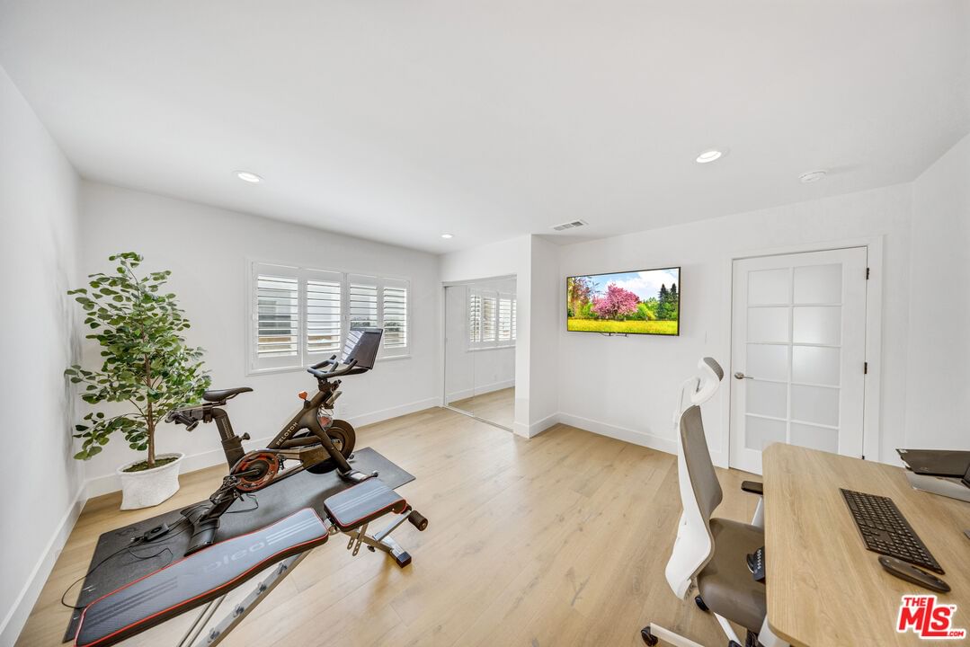 Greenlawn photo 29
