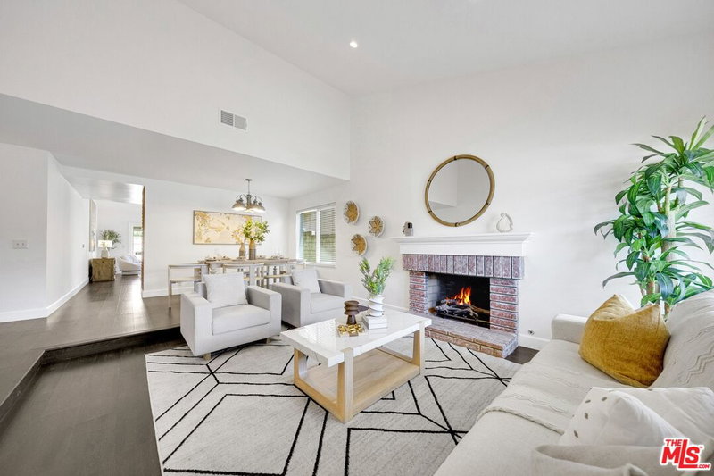 5921 Avenida Arbol