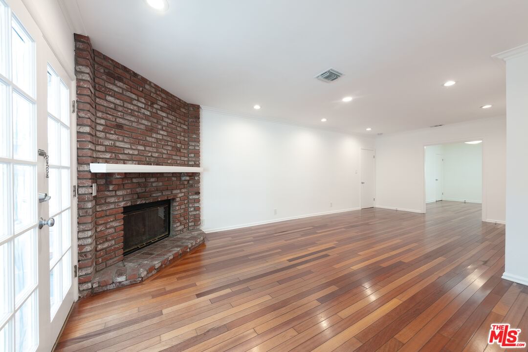 Elm photo 18