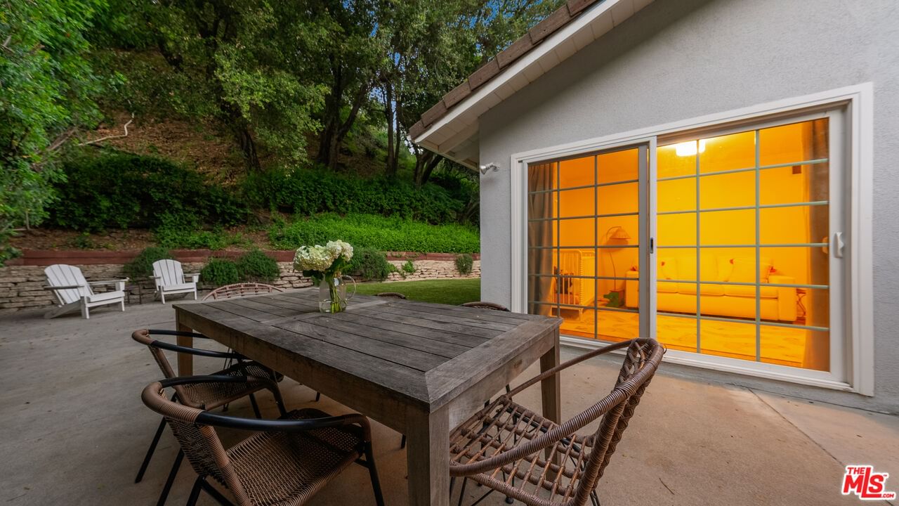 Mandeville Canyon photo 19
