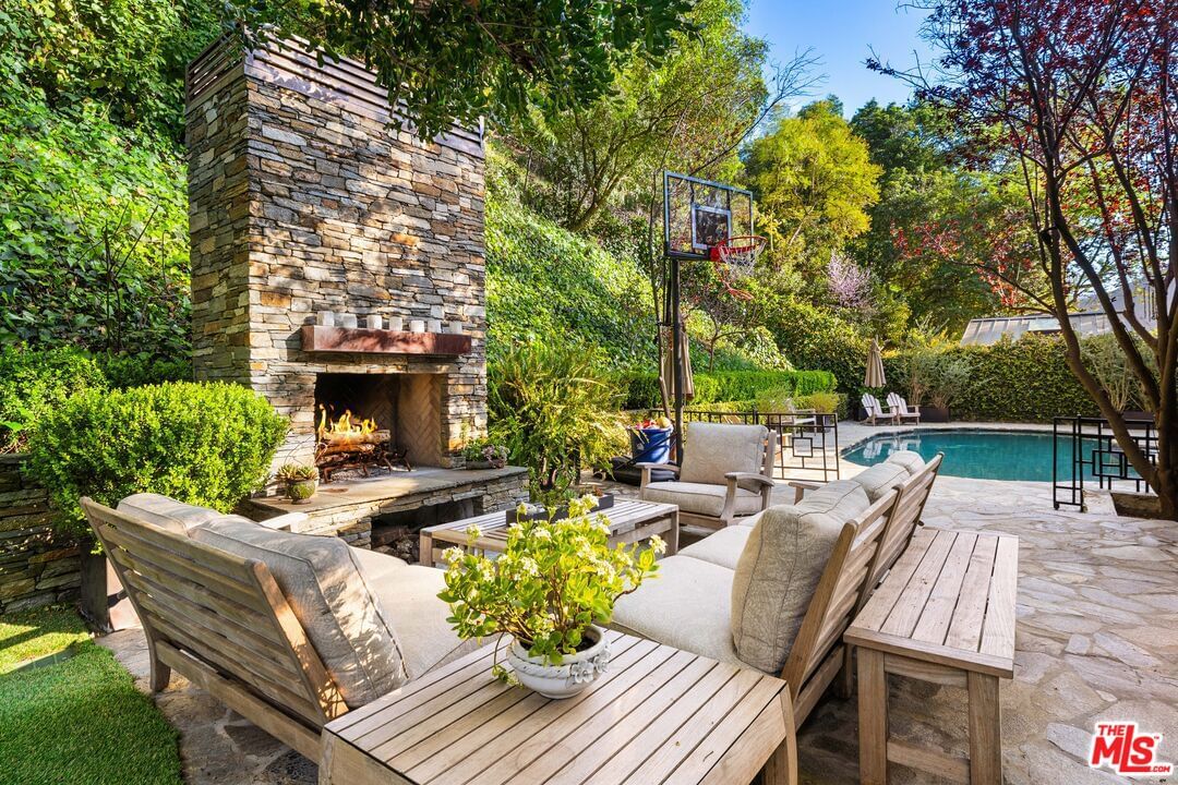 Mandeville Canyon photo 15