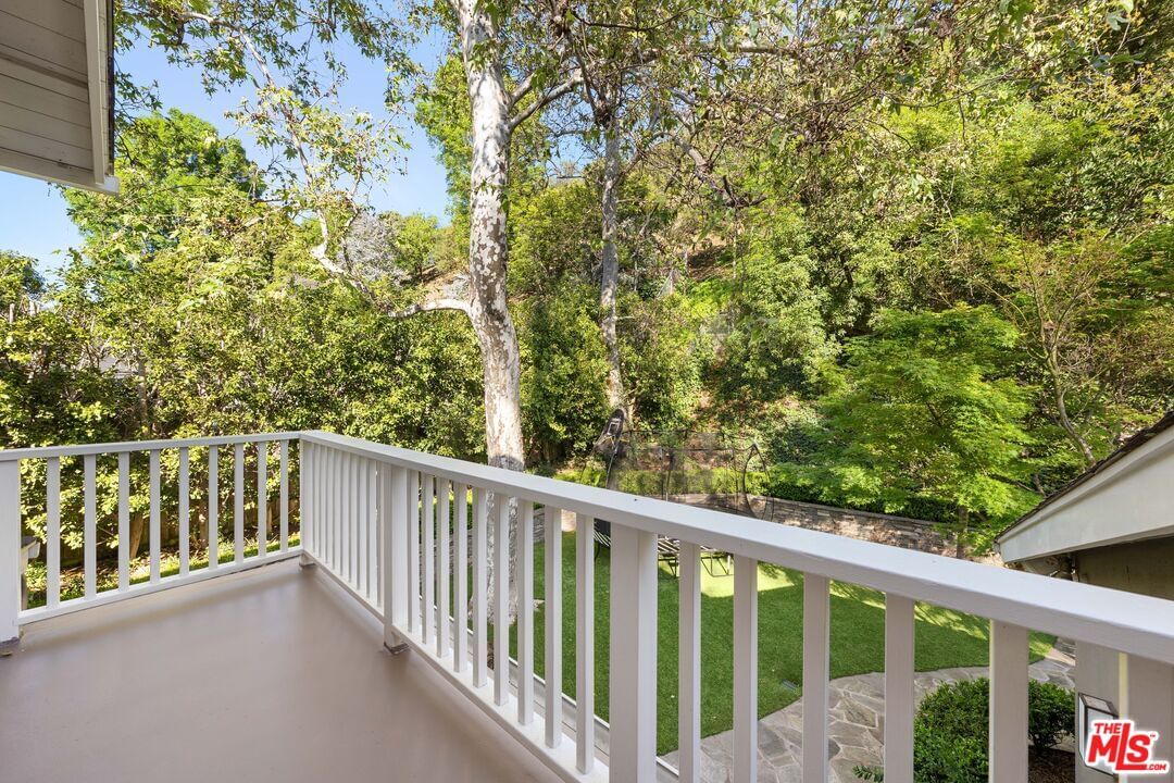 Mandeville Canyon photo 46