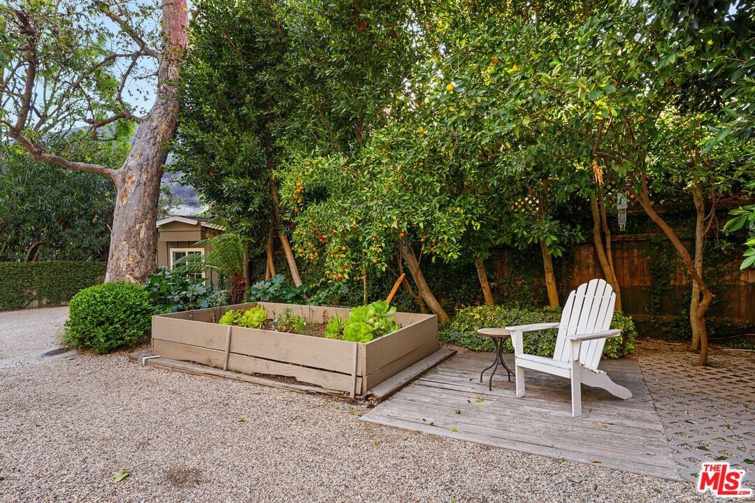 Mandeville Canyon photo 62