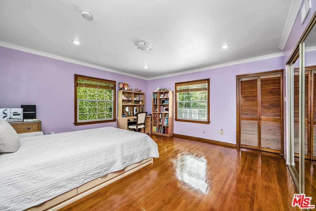 Van Ness photo 22