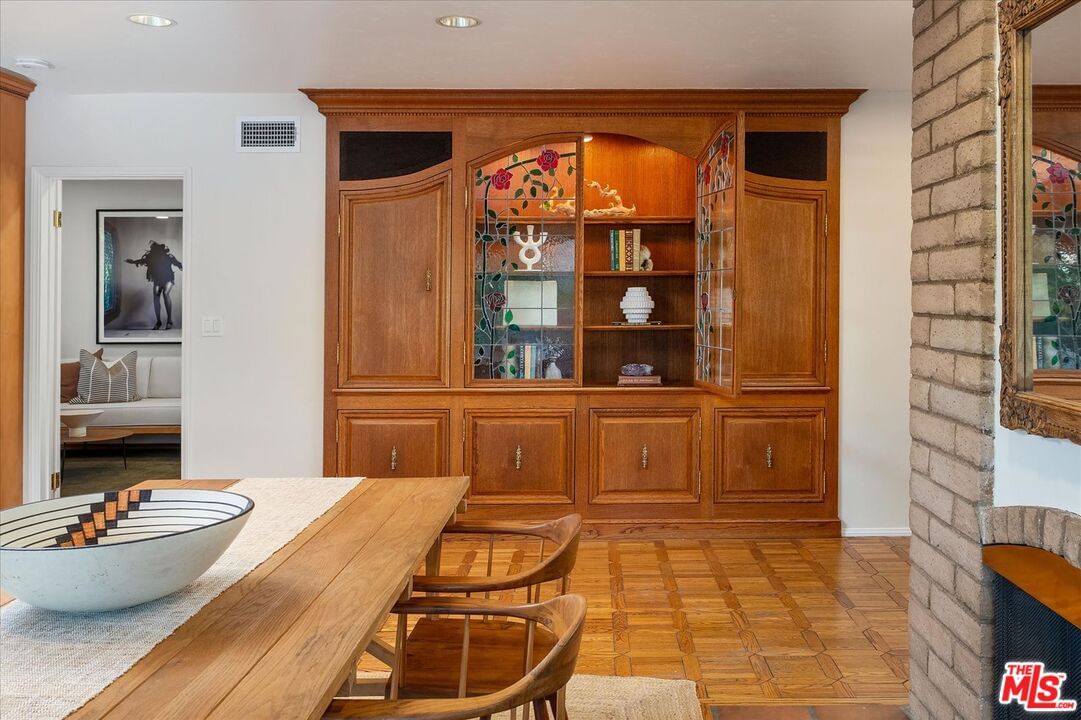 Whiting Manor photo 17