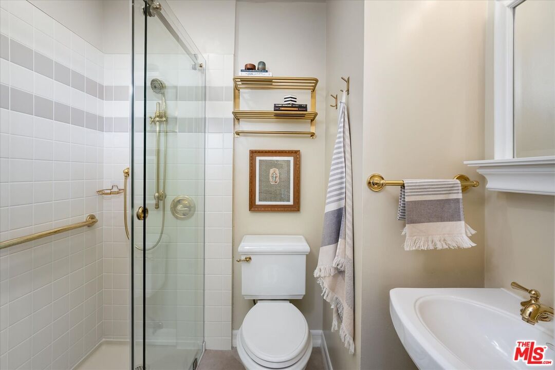 Whiting Manor photo 36