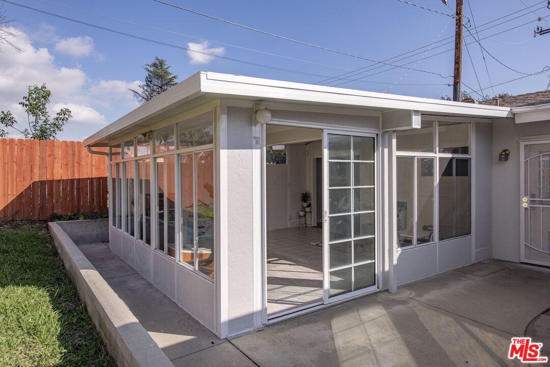 Altadena photo 21