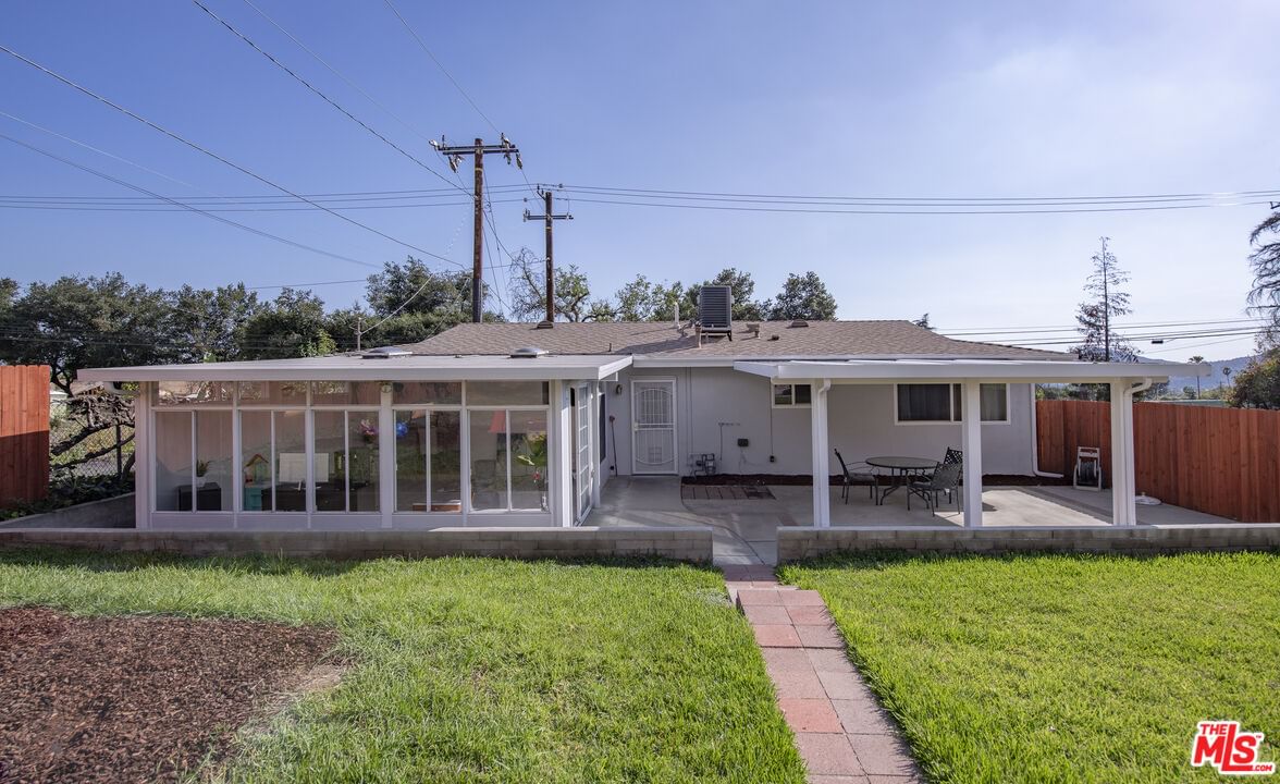 Altadena photo 24