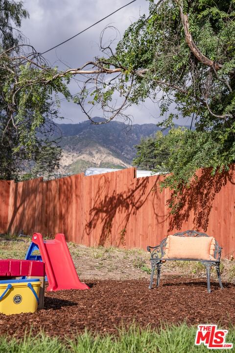 Altadena photo 28