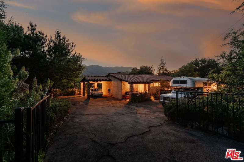 21302 Entrada Rd