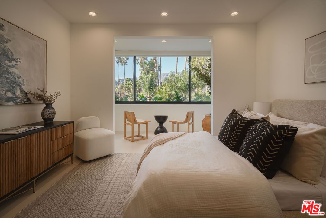 Malibu Colony photo 11