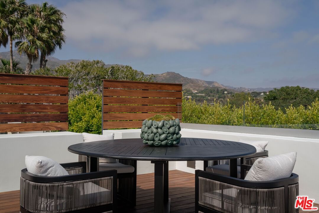Malibu Colony photo 14