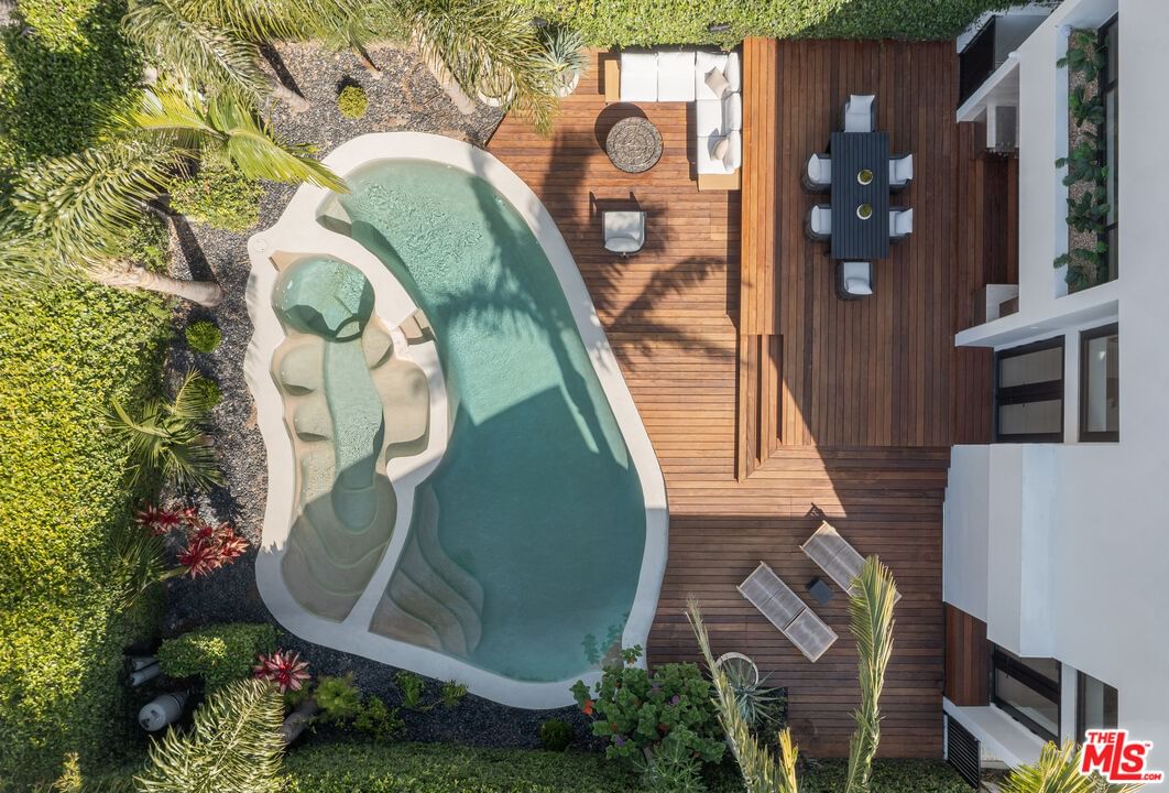Malibu Colony photo 15