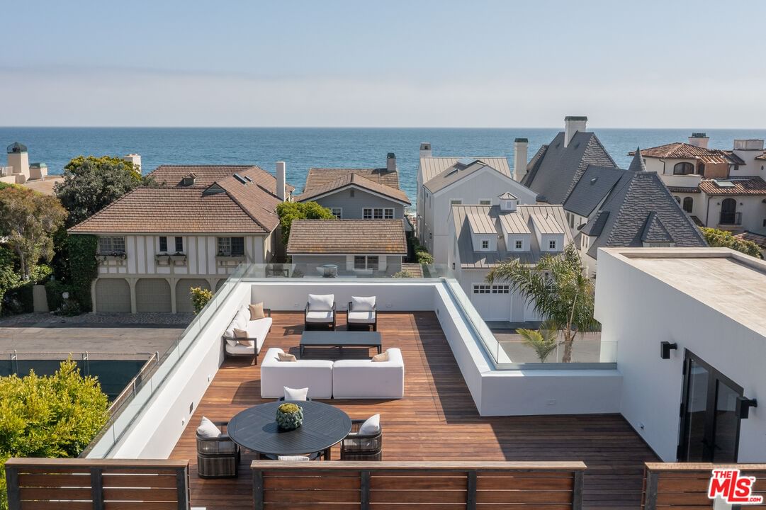Malibu Colony photo 16