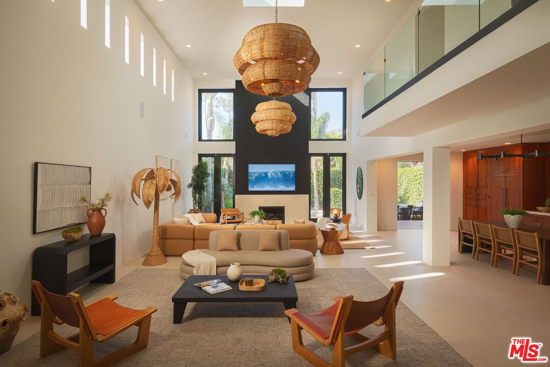 Malibu Colony photo 2