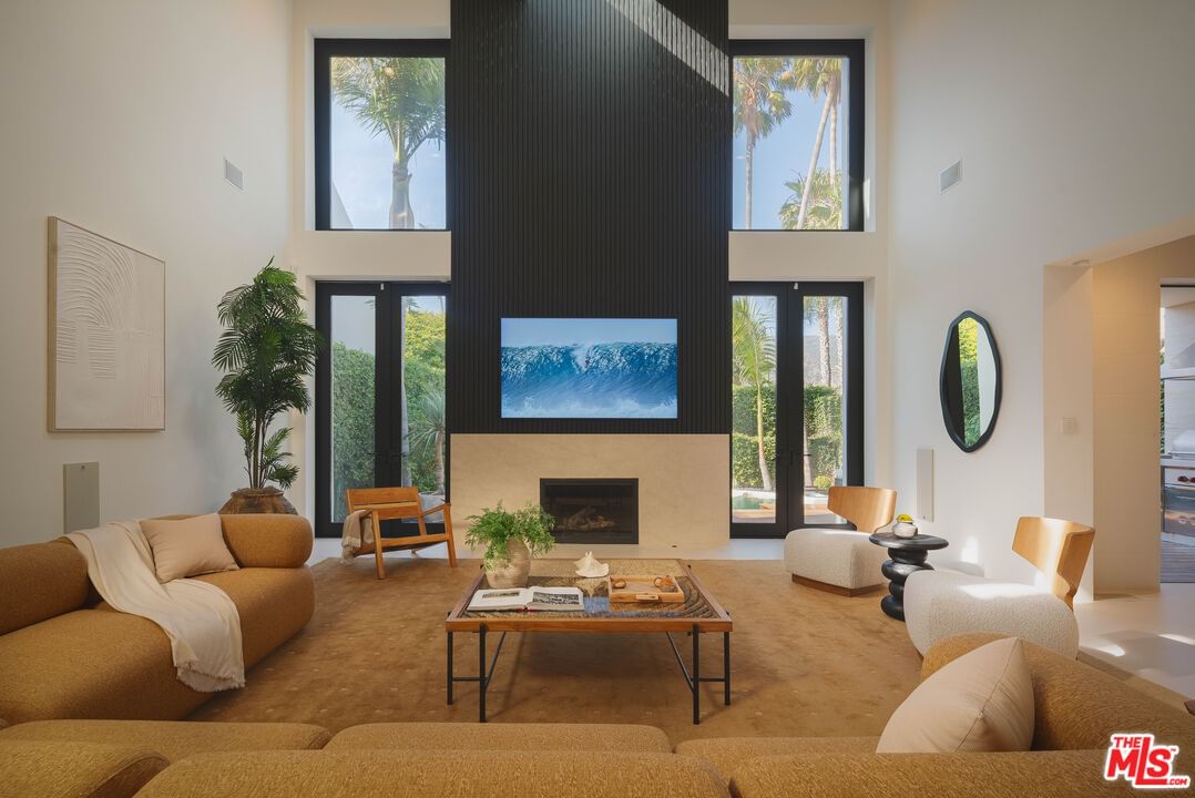Malibu Colony photo 3
