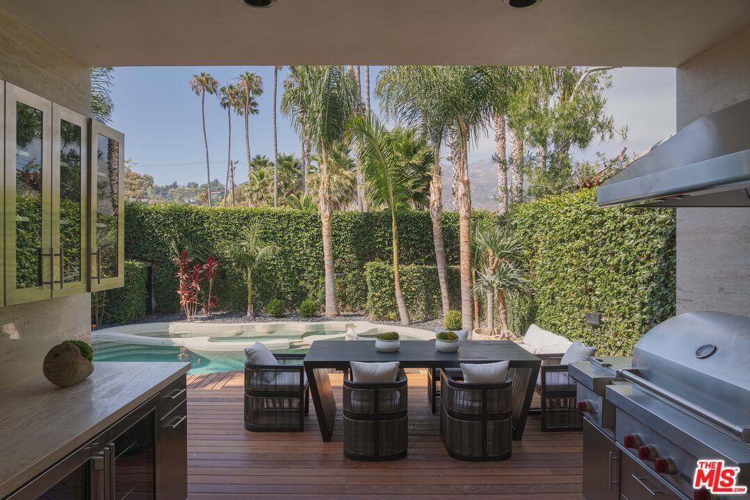 Malibu Colony photo 5