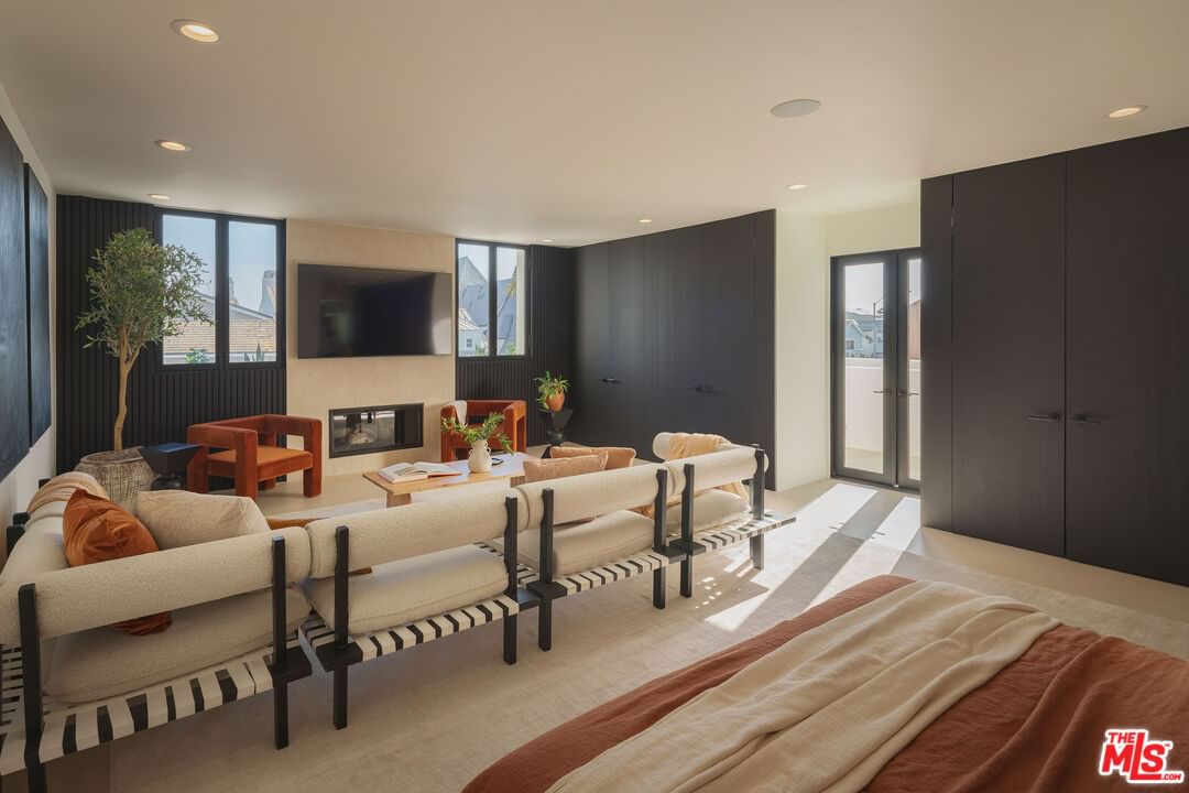 Malibu Colony photo 8