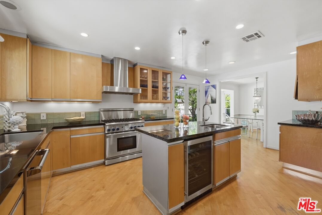 Laurel Terrace photo 12