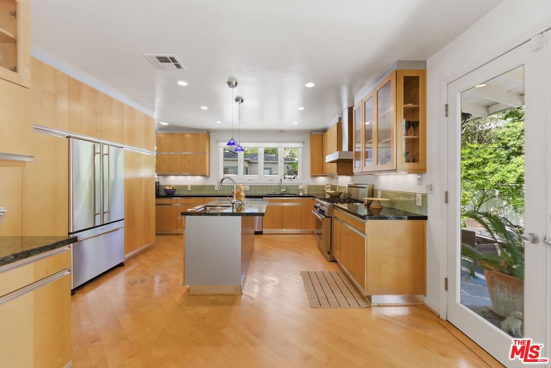 Laurel Terrace photo 13