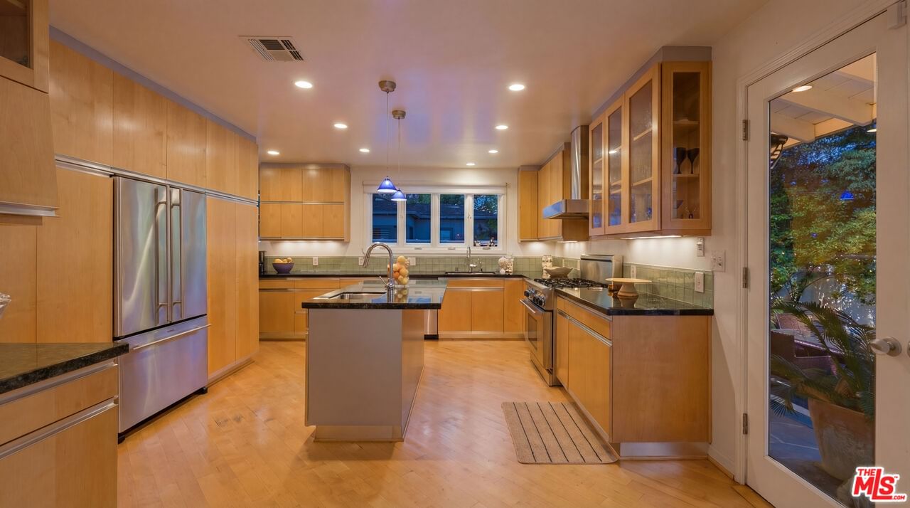Laurel Terrace photo 14