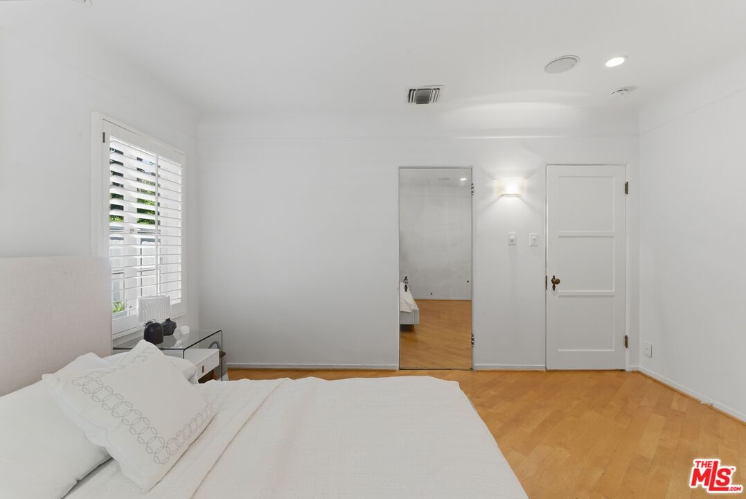 Laurel Terrace photo 28