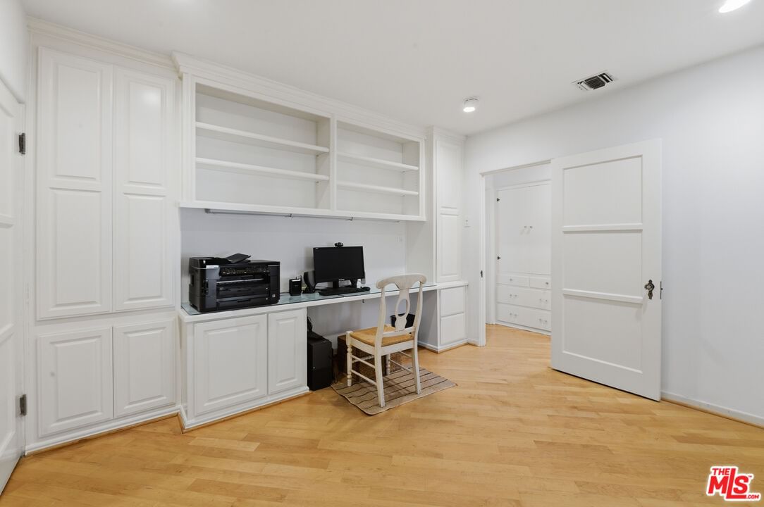 Laurel Terrace photo 29