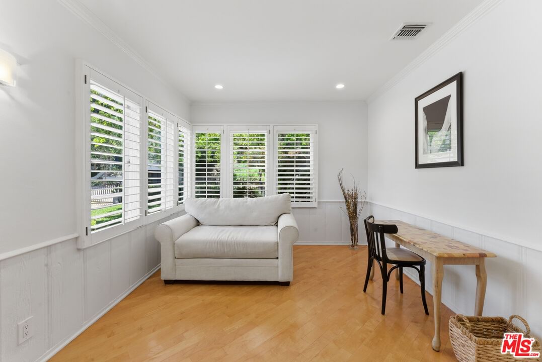 Laurel Terrace photo 30