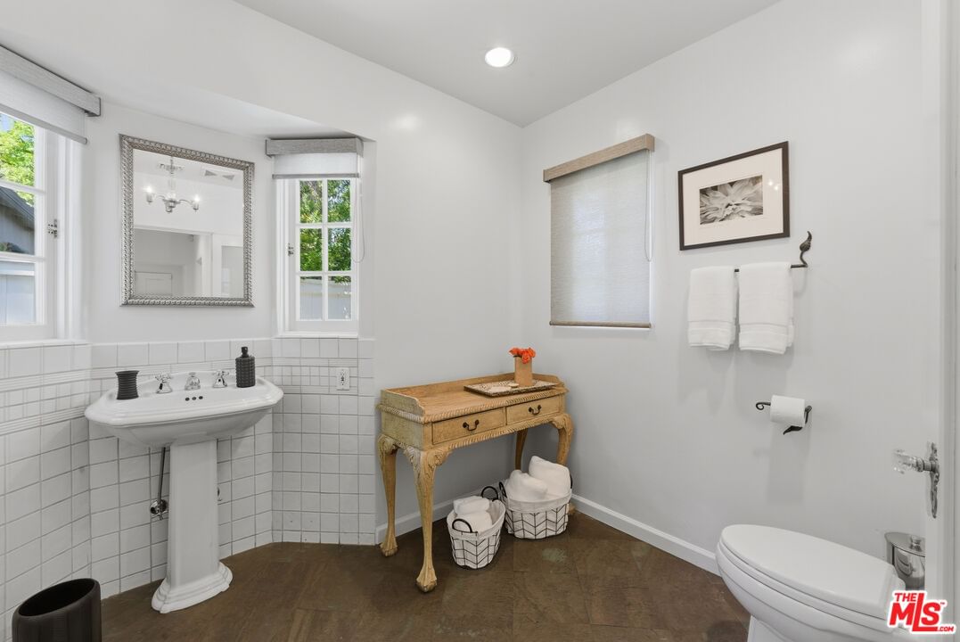 Laurel Terrace photo 31