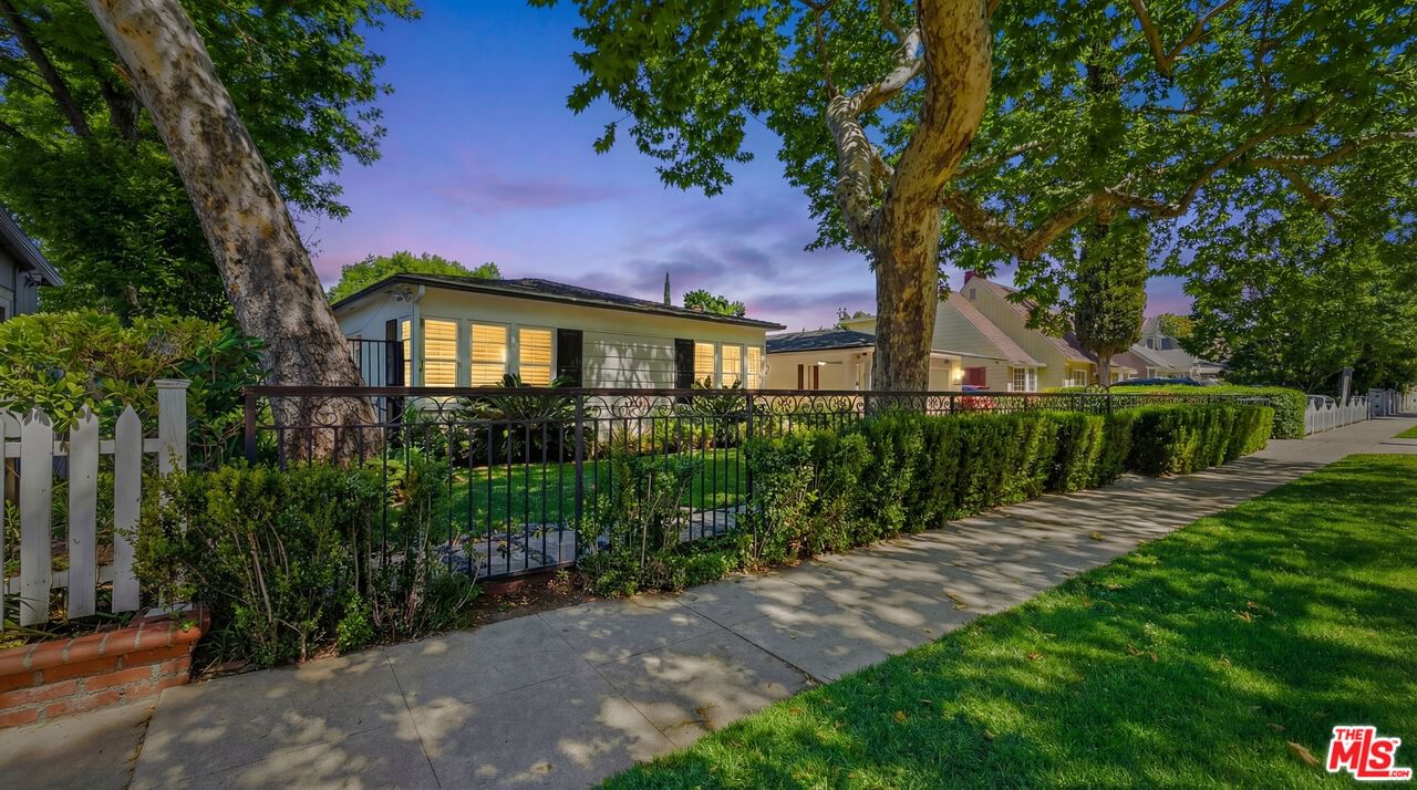 Laurel Terrace photo 49