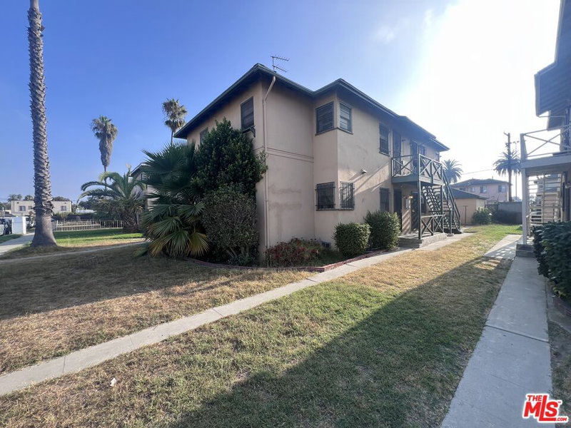 6130 Hobart Blvd