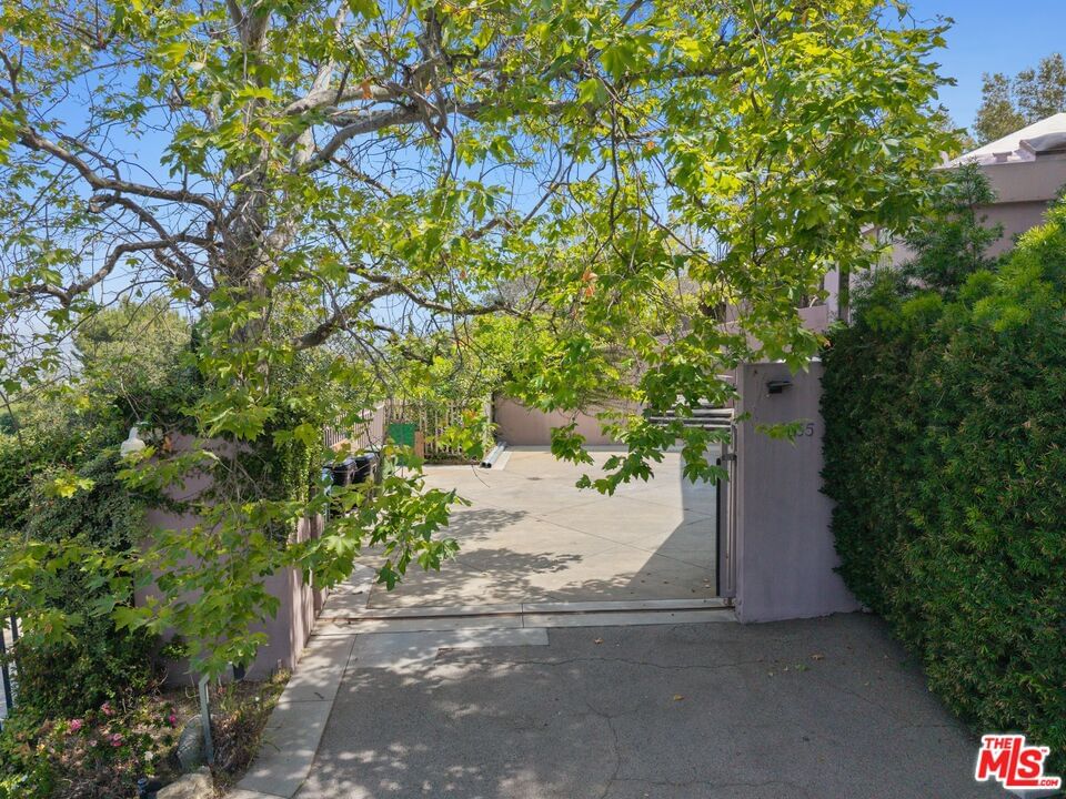 Mulholland photo 3