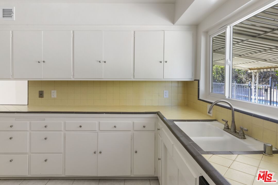 Royal Ridge photo 13