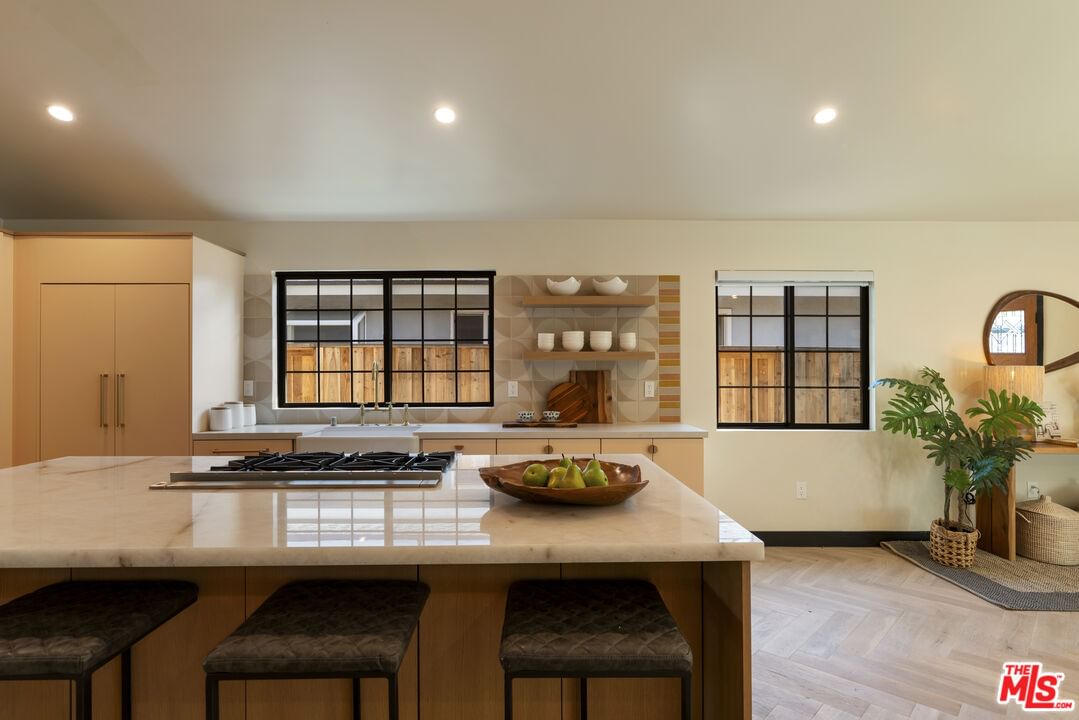 Sylmar photo 20