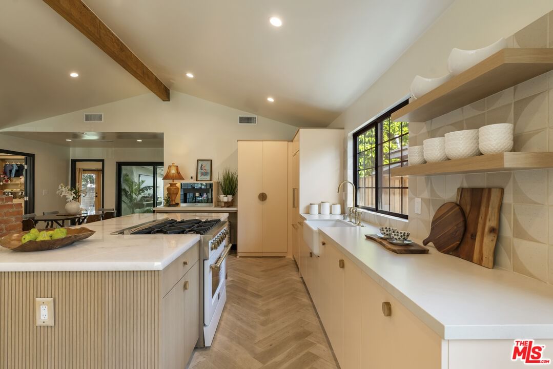 Sylmar photo 21