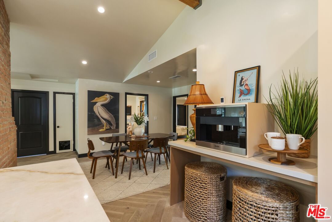 Sylmar photo 25