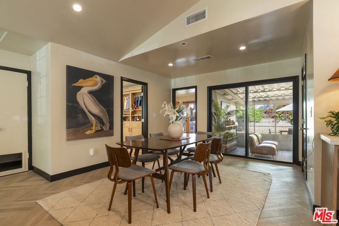 Sylmar photo 26