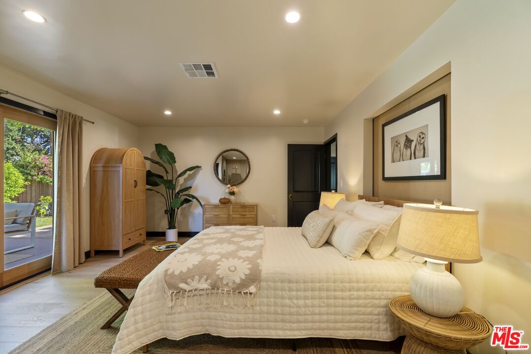 Sylmar photo 27