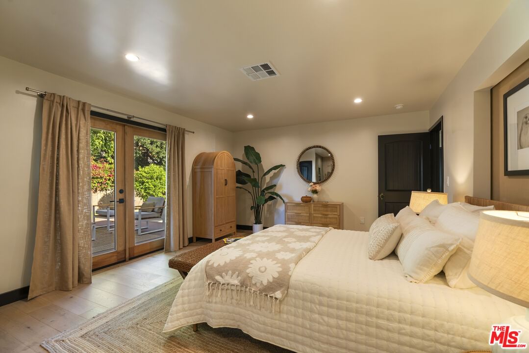 Sylmar photo 28