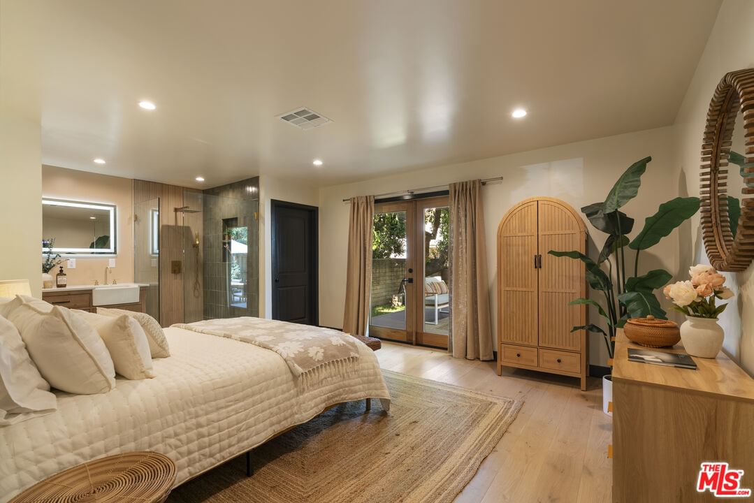Sylmar photo 30