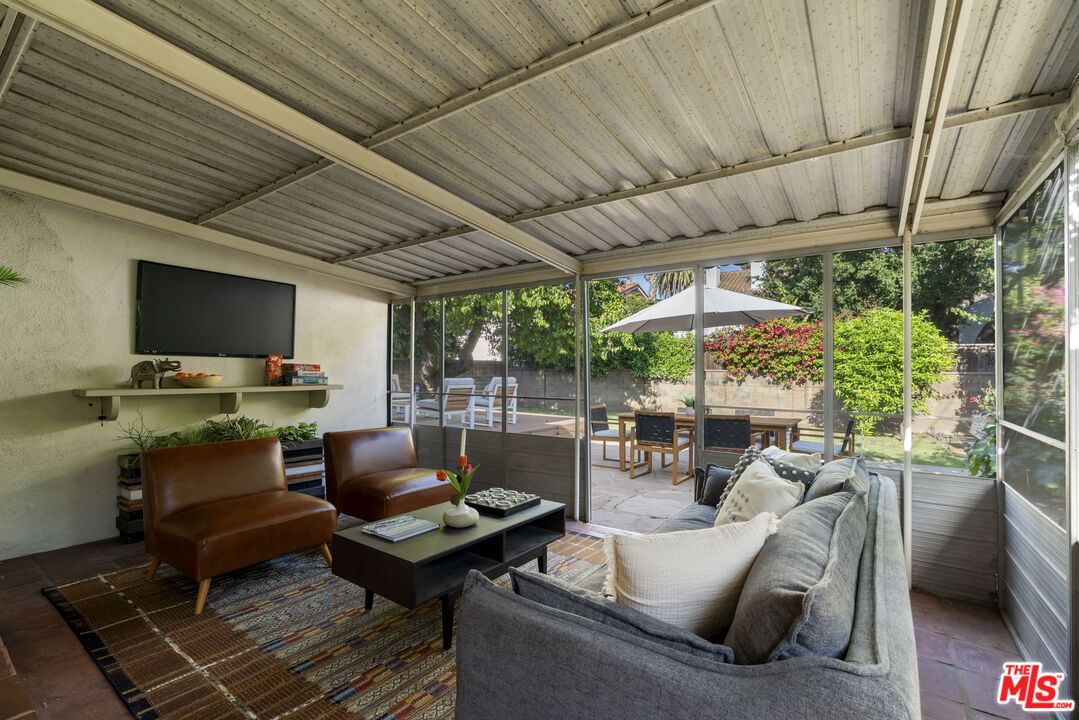 Sylmar photo 46