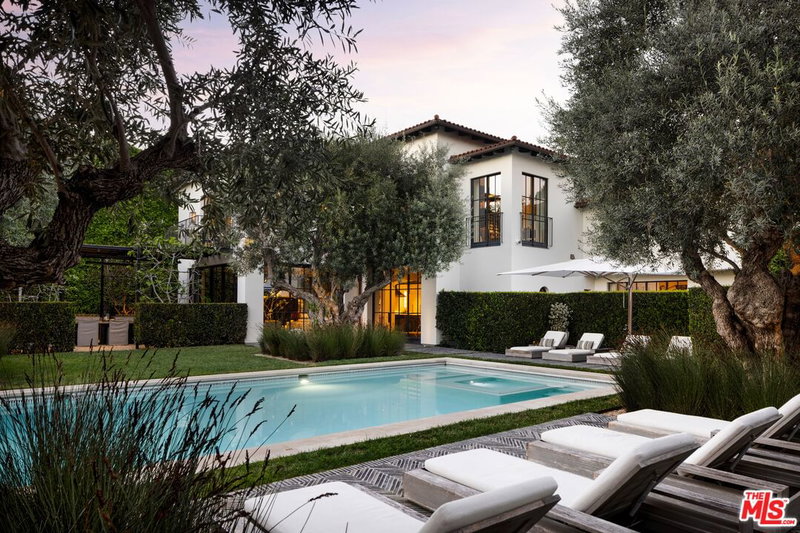 1005 Benedict Canyon Dr