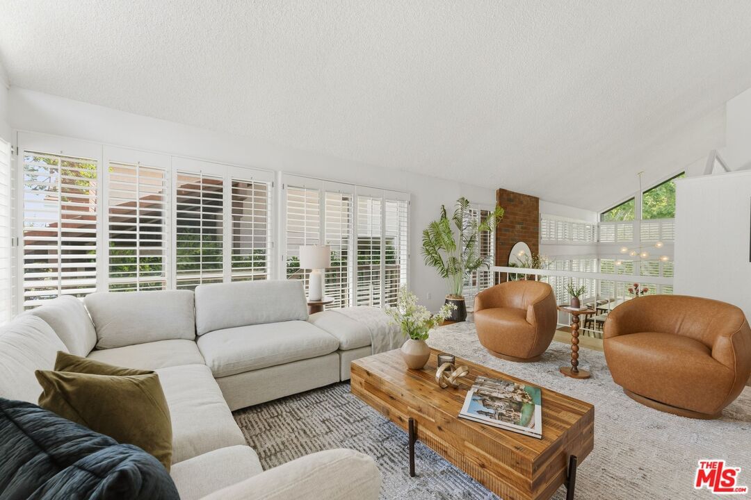 2801 Woodwardia Dr