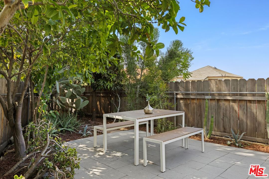 Avenue 22 photo 18