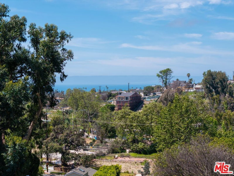 1025 Las Pulgas Rd