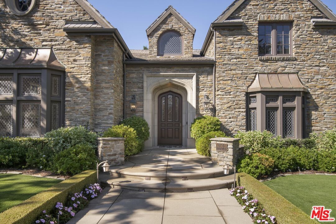 Oak Place photo 1