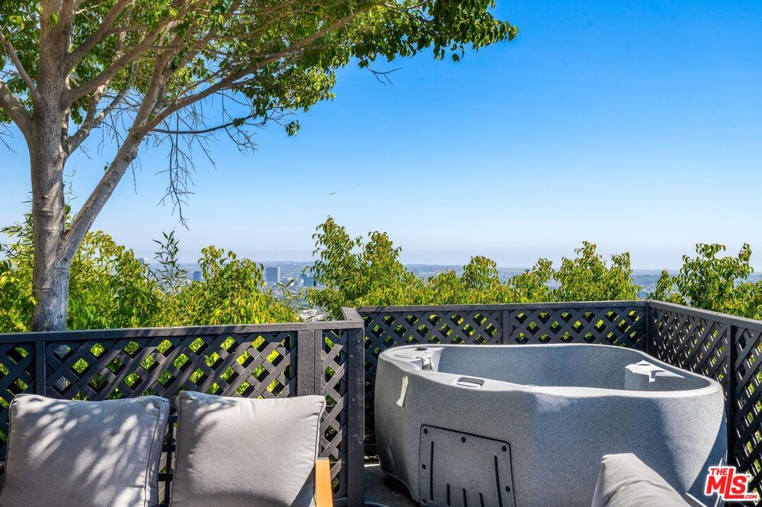 Hollywood photo 37