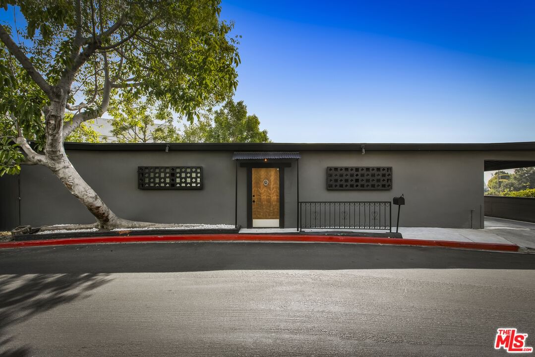 Hollywood photo 51