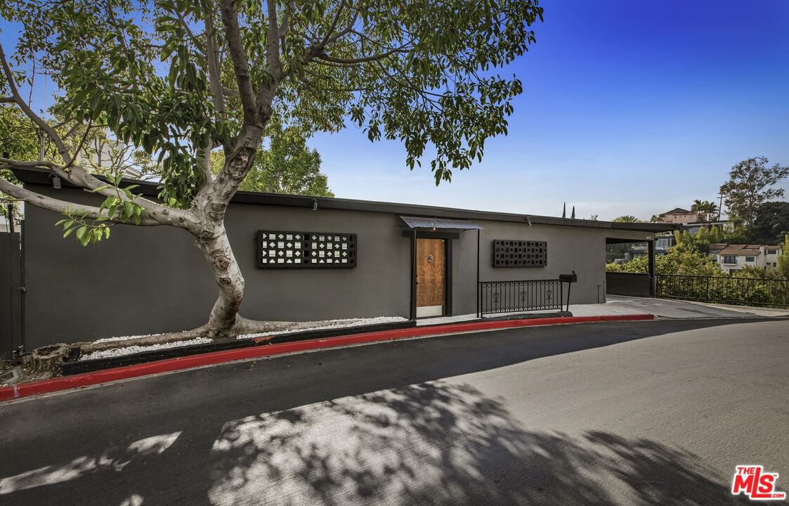 Hollywood photo 57
